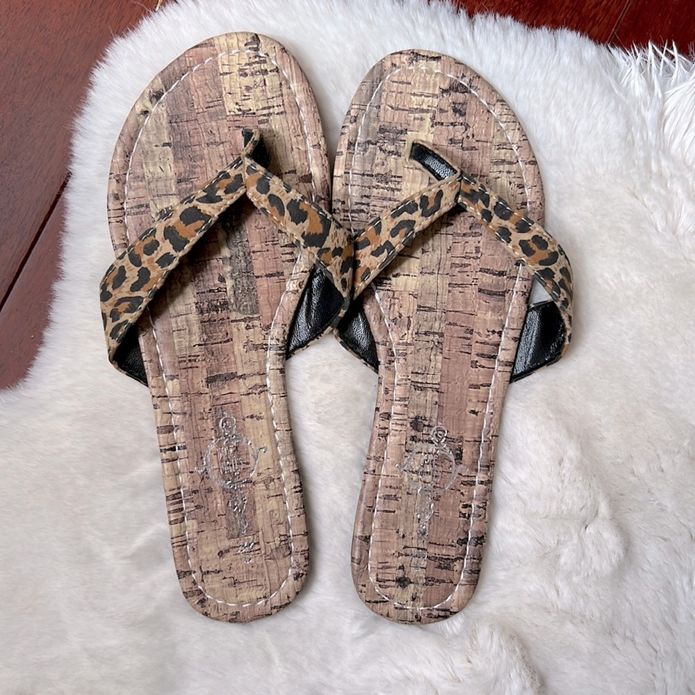 NWOT Soul Mates Leopard Flip Flops Small Size 6/7